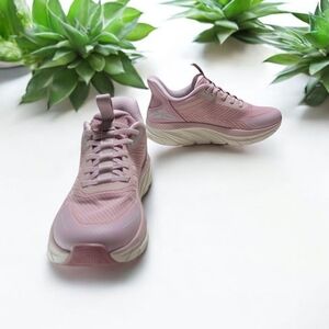 Allswifit Women's Size 7.5 Pink Athletic Shoes. These Are In Excellent Condition